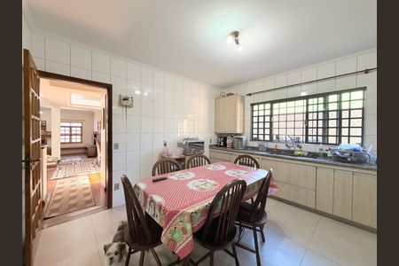 Casa à venda com 250m², 3 quartos e 2 vagasCozinha