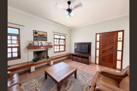 Casa à venda com 250m², 3 quartos e 2 vagasSala