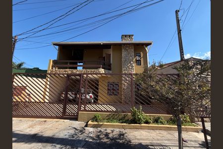 Casa à venda com 250m², 3 quartos e 2 vagasFachada