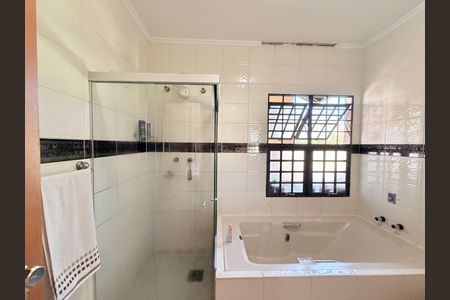 Casa à venda com 250m², 3 quartos e 2 vagasBanheiro da Suíte