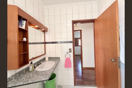Casa à venda com 250m², 3 quartos e 2 vagasBanheiro Social