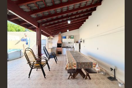 Casa à venda com 250m², 3 quartos e 2 vagasQuintal