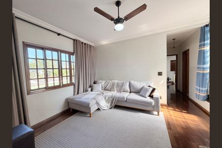 Casa à venda com 250m², 3 quartos e 2 vagasSala de TV