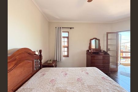 Casa à venda com 250m², 3 quartos e 2 vagasSuíte
