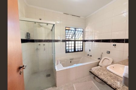 Casa à venda com 250m², 3 quartos e 2 vagasBanheiro da Suíte