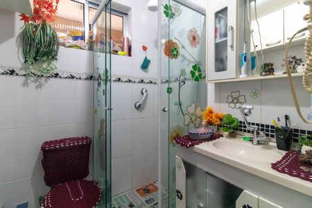 Banheiro de apartamento à venda com 2 quartos, 58m² em Menino Deus, Porto Alegre