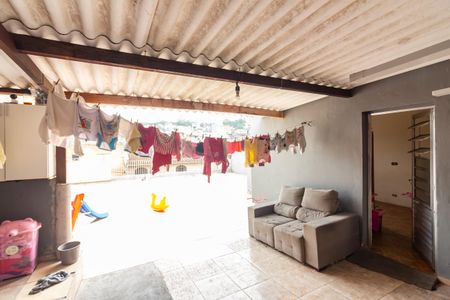 Casa à venda com 164m², 2 quartos e 2 vagas Casa à venda com 164m², 2 quartos e 2 vagasQuintal