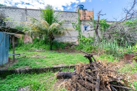 Casa à venda com 729m², 4 quartos e 3 vagas Casa à venda com 729m², 4 quartos e 3 vagasQuintal