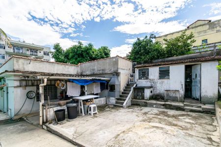 Casa à venda com 729m², 4 quartos e 3 vagas Casa à venda com 729m², 4 quartos e 3 vagasQuintal