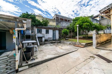 Casa à venda com 729m², 4 quartos e 3 vagas Casa à venda com 729m², 4 quartos e 3 vagasQuintal