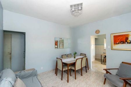 Casa à venda com 729m², 4 quartos e 3 vagas Casa à venda com 729m², 4 quartos e 3 vagasSala