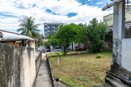 Casa à venda com 729m², 4 quartos e 3 vagas Casa à venda com 729m², 4 quartos e 3 vagasQuintal