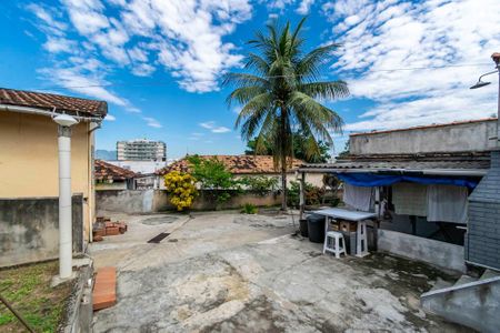 Casa à venda com 729m², 4 quartos e 3 vagas Casa à venda com 729m², 4 quartos e 3 vagasQuintal