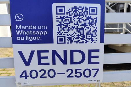 Casa de condomínio à venda com 60m², 2 quartos e 1 vaga Casa de condomínio à venda com 60m², 2 quartos e 1 vagaFachada