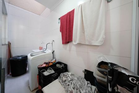 Casa de condomínio à venda com 60m², 2 quartos e 1 vagaÁrea de Serviço