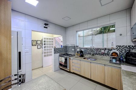 Casa à venda com 180m², 3 quartos e 2 vagasCozinha