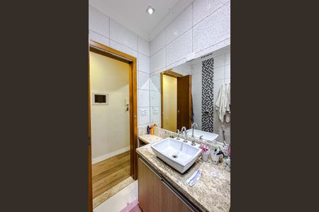 Casa à venda com 180m², 3 quartos e 2 vagasBanheiro