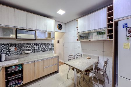 Casa à venda com 180m², 3 quartos e 2 vagasCozinha