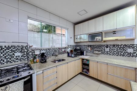 Casa à venda com 180m², 3 quartos e 2 vagasCozinha