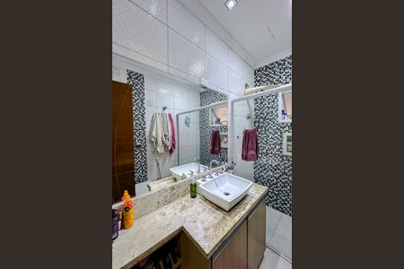 Casa à venda com 180m², 3 quartos e 2 vagasBanheiro