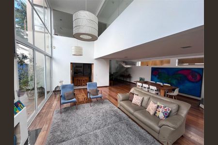 Casa à venda com 3 quartos, 360m² em Chácara Santo Antônio (Zona Sul), São Paulo