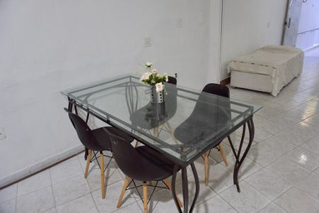 Studio para alugar com 45m², 1 quarto e sem vaga Studio para alugar com 45m², 1 quarto e sem vagaSala - Mesa