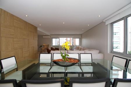 Apartamento à venda com 304m², 4 quartos e 3 vagasSala de Estar e Jantar