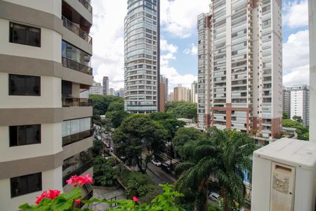 Apartamento à venda com 304m², 4 quartos e 3 vagasVista da Suíte 2