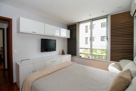 Apartamento à venda com 304m², 4 quartos e 3 vagasQuarto 1