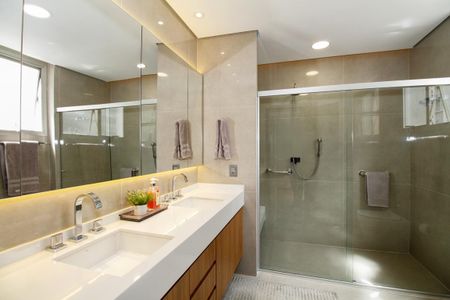 Apartamento à venda com 304m², 4 quartos e 3 vagasBanheiro da Suíte 1