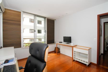 Apartamento à venda com 304m², 4 quartos e 3 vagasQuarto 2