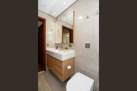 Apartamento à venda com 304m², 4 quartos e 3 vagasBanheiro da Suíte 2