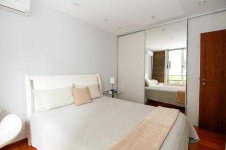 Apartamento à venda com 304m², 4 quartos e 3 vagasQuarto 1