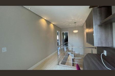 Casa de condomínio para alugar com 180m², 2 quartos e 2 vagasCorredor entre quartos