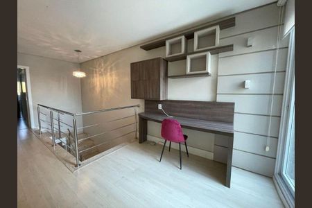 Casa de condomínio para alugar com 180m², 2 quartos e 2 vagasCorredor entre quartos