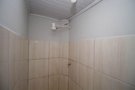 Banheiro de kitnet/studio para alugar com 1 quarto, 23m² em Vicente Pires, Brasília