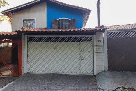 Casa para alugar com 220m², 3 quartos e 2 vagas Casa para alugar com 220m², 3 quartos e 2 vagasFachada