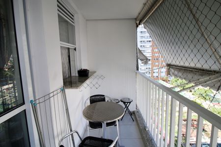 Apartamento à venda com 58m², 2 quartos e 1 vagaVaranda