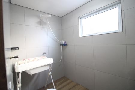 Casa à venda com 165m², 3 quartos e 2 vagasBanheiro comum