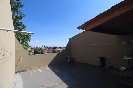 Casa à venda com 165m², 3 quartos e 2 vagasFundos da casa / lavanderia