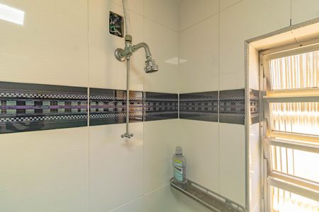 Casa à venda com 228m², 5 quartos e 2 vagasBanheiro social