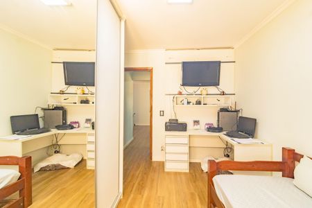 Casa à venda com 228m², 5 quartos e 2 vagasQuarto 3