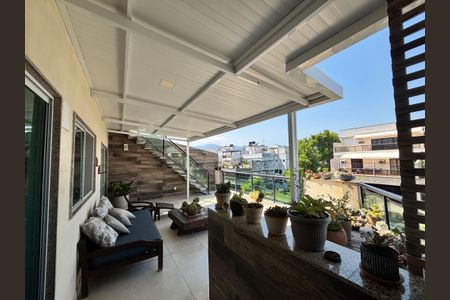 Apartamento à venda com 346m², 4 quartos e 3 vagas Apartamento à venda com 346m², 4 quartos e 3 vagasVaranda