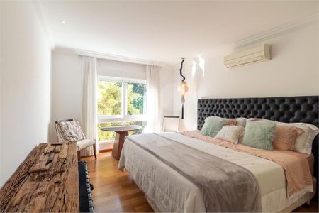 Casa à venda com 3 quartos, 330m² em Alto da Boa Vista, São Paulo