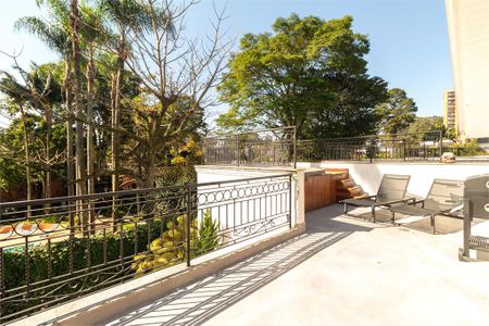 Casa à venda com 3 quartos, 330m² em Alto da Boa Vista, São Paulo
