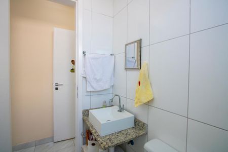 Apartamento à venda com 62m², 2 quartos e 2 vagasBanheiro do quarto 1