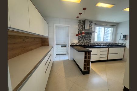 Apartamento à venda com 128m², 3 quartos e 2 vagasCozinha 