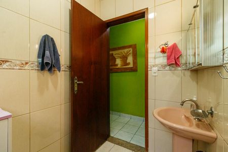 Casa à venda com 164m², 3 quartos e 2 vagasBanheiro 3