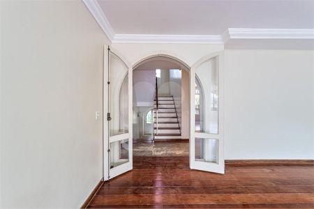 Casa à venda com 4 quartos, 500m² em Jardim Marajoara, São Paulo