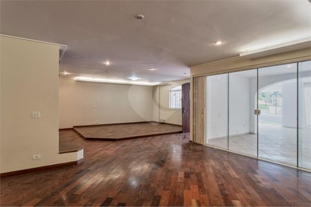 Casa à venda com 4 quartos, 500m² em Jardim Marajoara, São Paulo